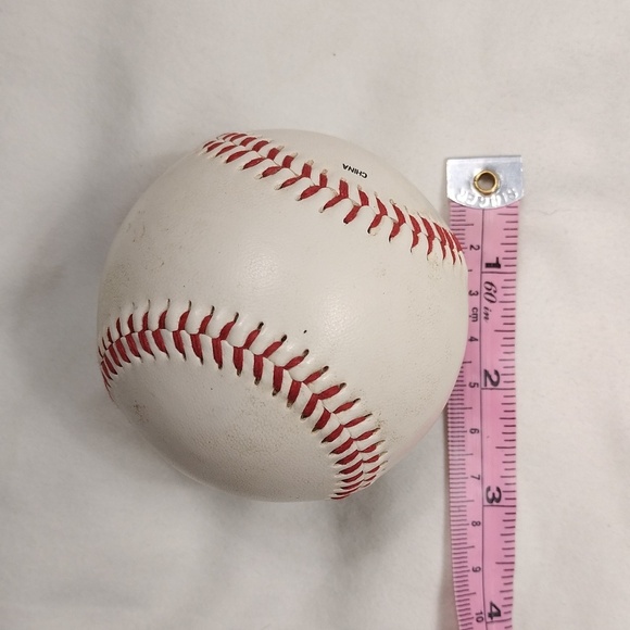 Yankees Rawlings Official American League Baseball 1997 with Red Stitching - Picture 5 of 6